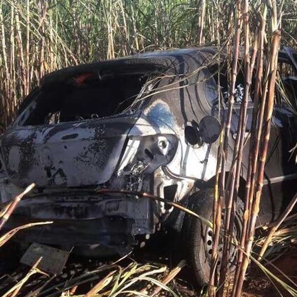 Carro pega fogo após acidente em vicinal de Borá e motorista morre