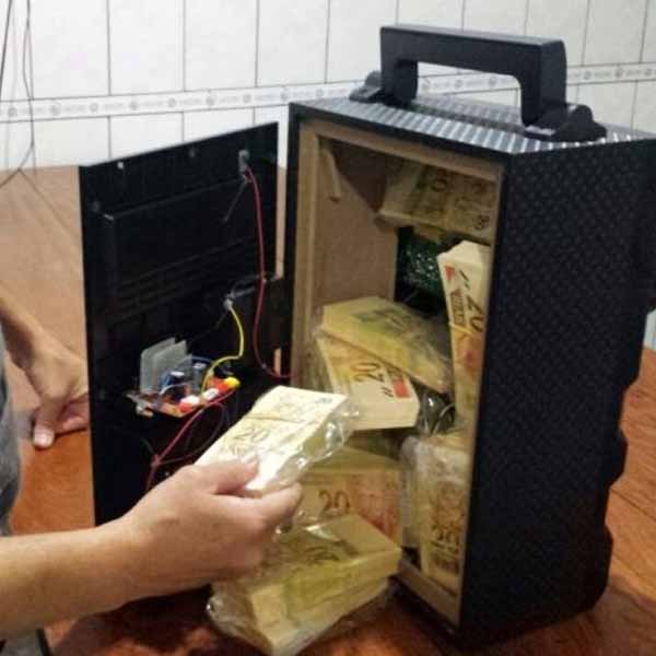 Polícia encontra notas falsas dentro de aparelho de som em Assis