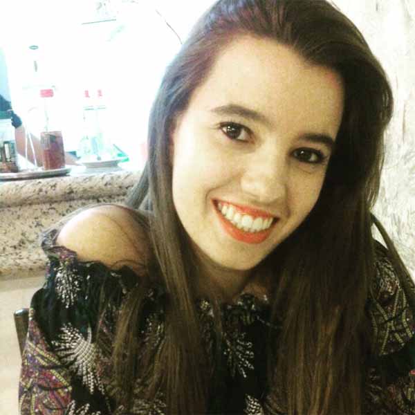 Ariane Garrossini celebra o dom da vida