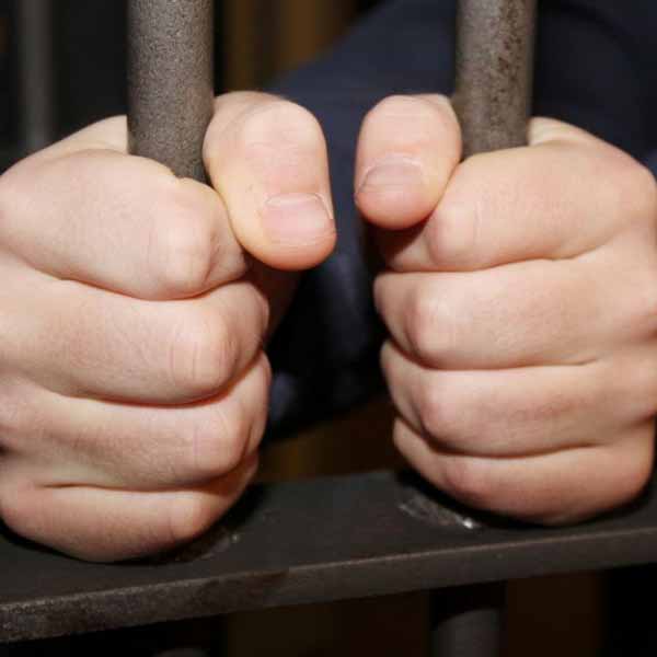 Jovens de 20 anos são presos após serem flagrados traficando na Barra Funda