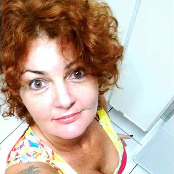 Sônia Serra apaga velinhas