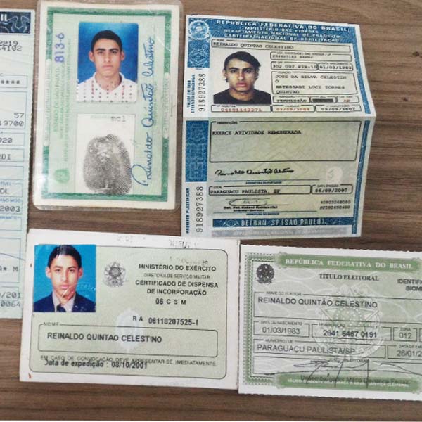 Documentos pessoais são encontrados no centro da cidade