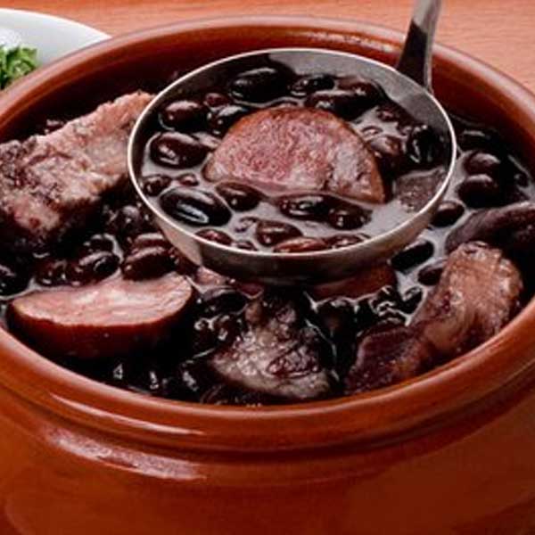 Que tal almoçar uma deliciosa feijoada hoje?