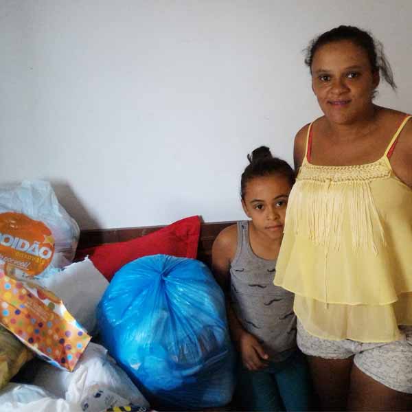 Grávida de trigêmeos comemora as várias doações que vem recebendo