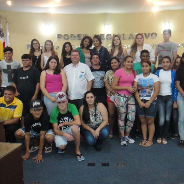 Integrantes do ‘Ação Jovem’ participam da palestra ‘Falando sobre Drogas’