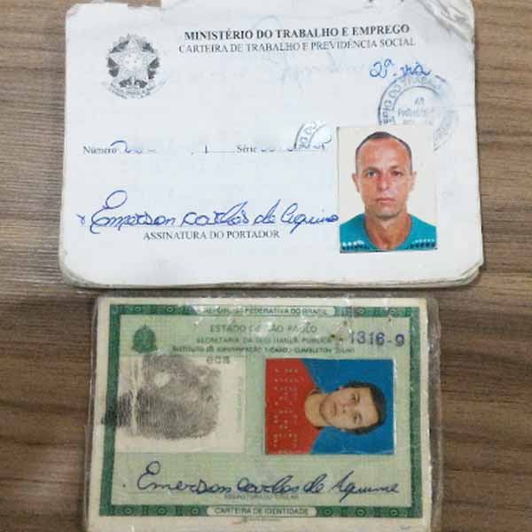 Documentos pessoais são encontrados jogados em rua