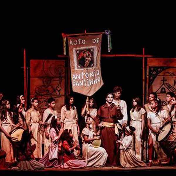 Domingo tem teatro na Praça da Matriz