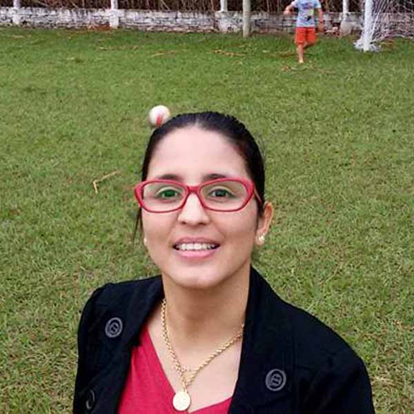 Leila Costa comemora idade nova