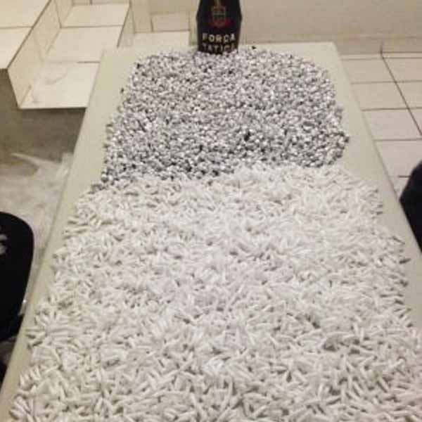 Força Tática localiza cocaína e crack em fundo falso de veículo em Marília