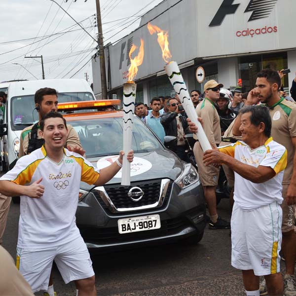 Paraguaçu Paulista se reúne para prestigiar o revezamento da Tocha Olímpica Rio 2016