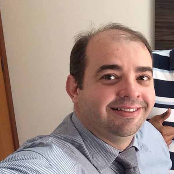 Adriano Bulhões recebe os parabéns