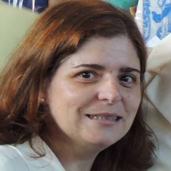 Danielle Vieira apaga velinhas hoje