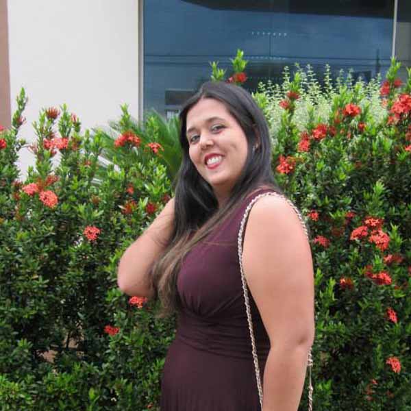 Izis Araujo Constant faz aniversário neste domingo
