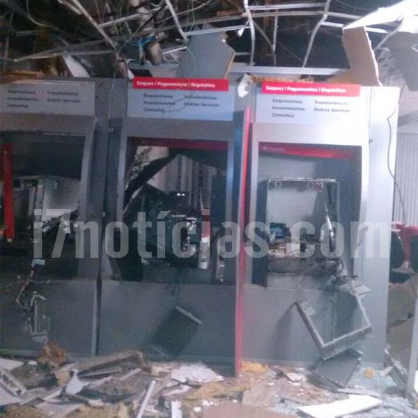 Quadrilha armada com fuzis e metralhadoras rouba bancos em Cruzália