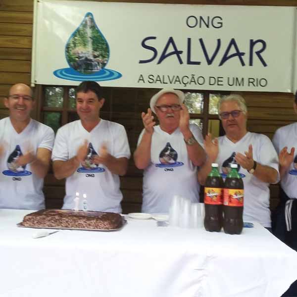 ONG Salvar faz comemorações com plantio de árvores e festa