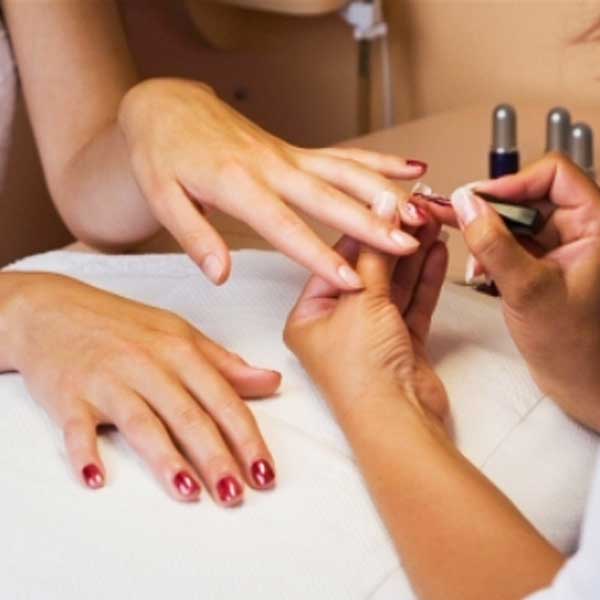 Jade Espaço da Beleza abre inscrições para cursos profissionalizantes de manicure e maquiagem
