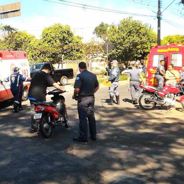 Sogra e genro colidem motos em cruzamento de ruas em Paraguaçu Paulista