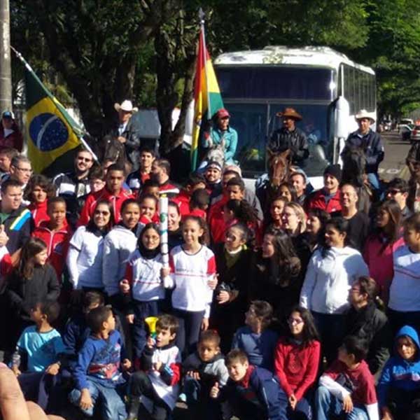 Simulado da passagem do Revezamento da Tocha Olímpica é sucesso em Paraguaçu