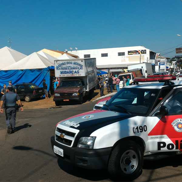 PM cumpre ordem judicial e apreende os produtos da feira itinerante instalada em Paraguaçu Paulista