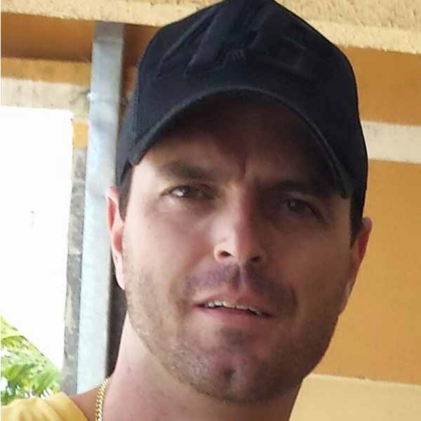 Tosin Carlos faz aniversário nesta quinta-feira