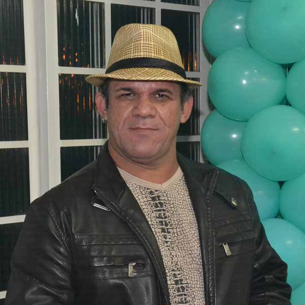 Luiz Antonio Cardozo apaga velinhas hoje