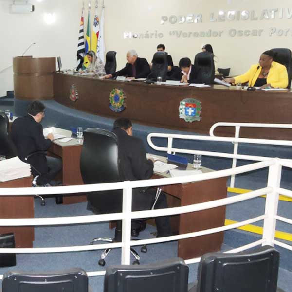 Câmara aprova créditos para educação e saúde
