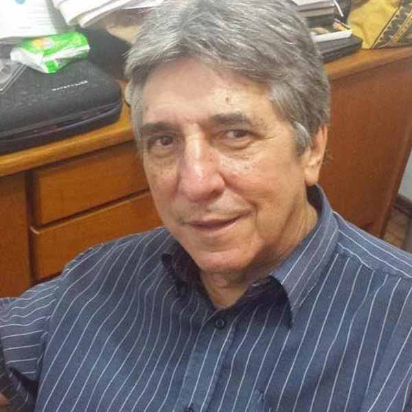 Carlos Marcelino apaga velinhas