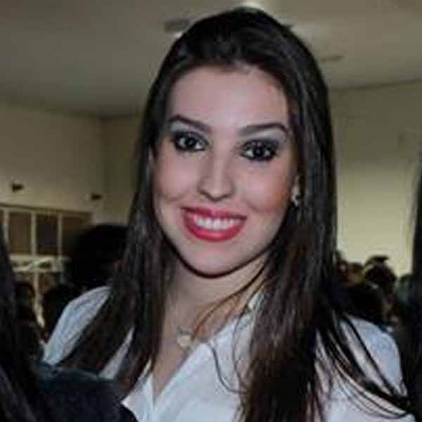 Giovana Carlucci comemora idade nova