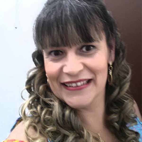 Rosinha Cordeiro apaga velinhas