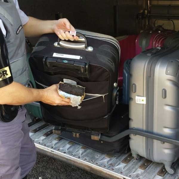Tabletes de haxixe são apreendidos com passageiro de ônibus em Assis