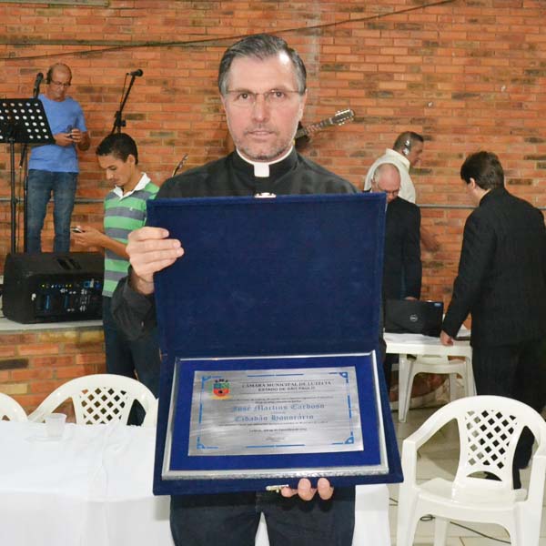 Padre José Martins recebe título de Cidadão Honorário de Lutécia