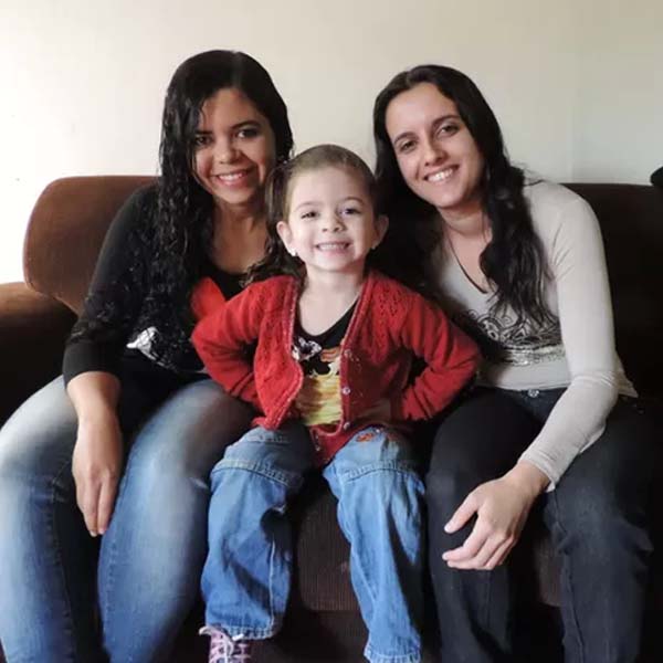 Menina é registrada pelas duas mães em decisão inédita na região de Bauru