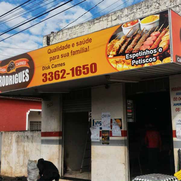 Curto-circuito causa incêndio em açougue na Barra Funda