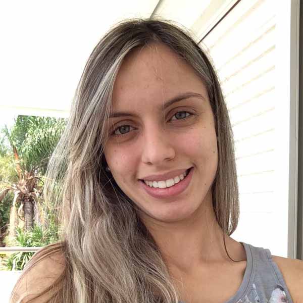 Viviane Pereira apaga velinhas neste sábado