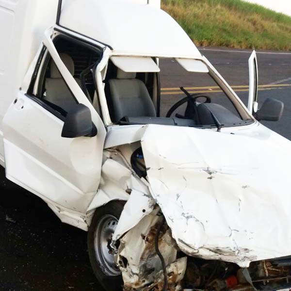 Seis pessoas se envolvem em acidente na Rodovia Raposo Tavares