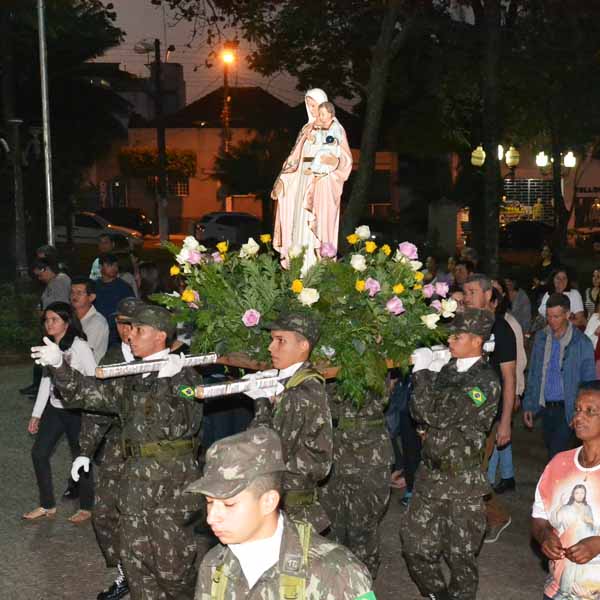 Dia da Padroeira de Paraguaçu Paulista é celebrado com procissão e missa solene