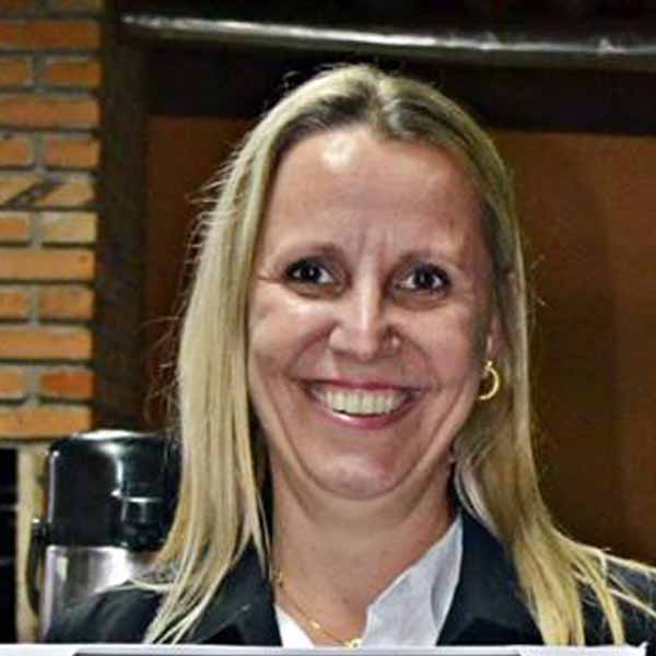 Luciane Moreno celebra idade nova