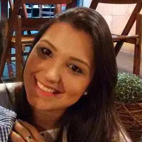 Rafaela Stefani apaga velinhas