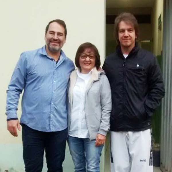 Colaboradores da Unidade de Saúde Barra Funda II recebem aulas de noção de TaeKwonDo