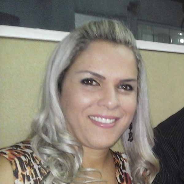 Elaine Ferreira recebe os parabéns