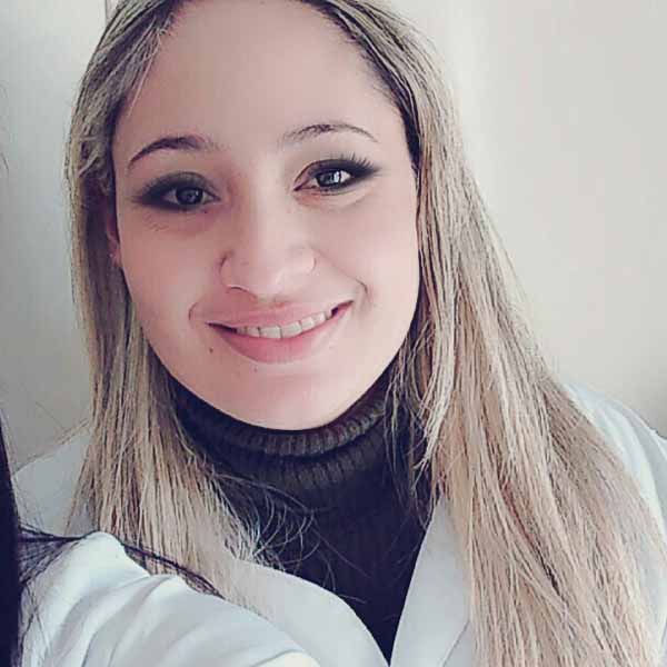 Thais Alcantara apaga velinhas