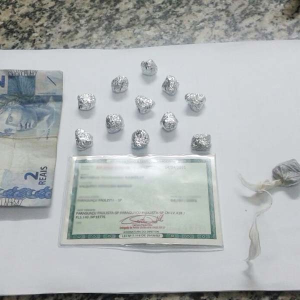 Adolescente de 15 anos confessa envolvimento com o tráfico de drogas