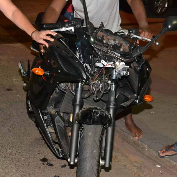 Motociclista atravessa por cima de carro após colisão em Paraguaçu Paulista
