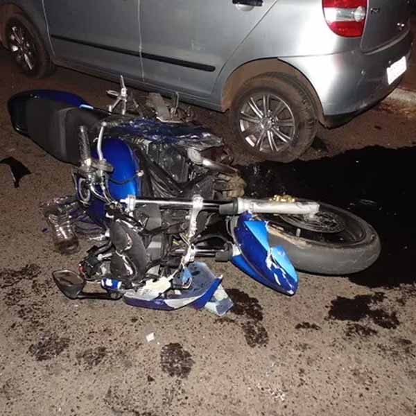 Acidente com moto deixa duas pessoas feridas em Assis