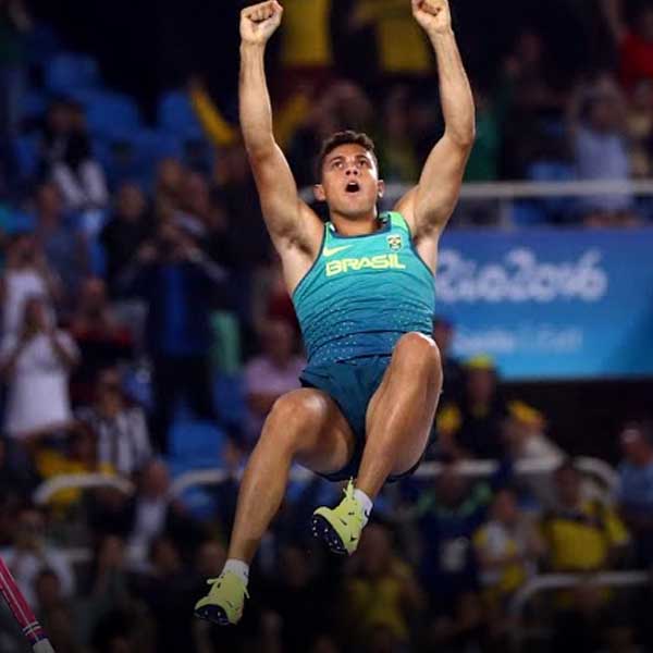 Mariliense Thiago Braz bate recorde olímpico e leva ouro no salto com vara