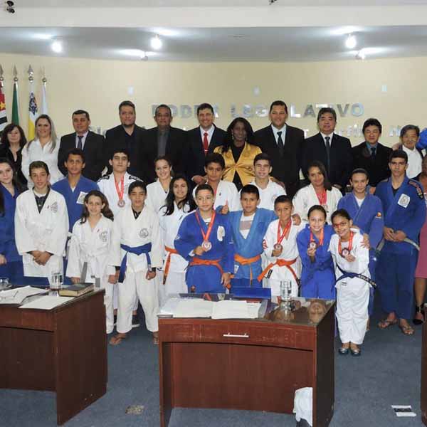 Câmara parabeniza empresa por doação a atletas
