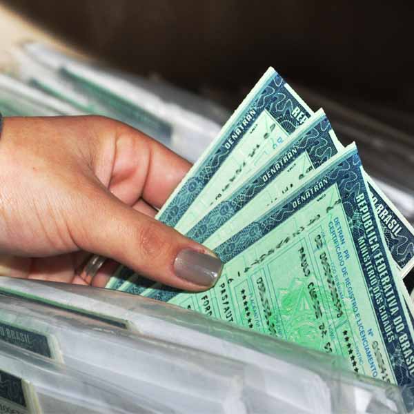 Licenciamento 2016: última semana para regularizar veículos com placas terminadas em 5 ou 6