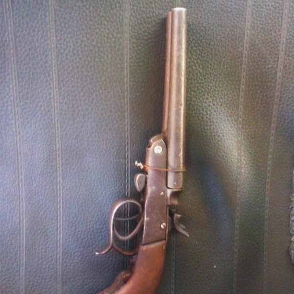 Adolescente armado é apreendido após roubar farmácia na Av. Galdino