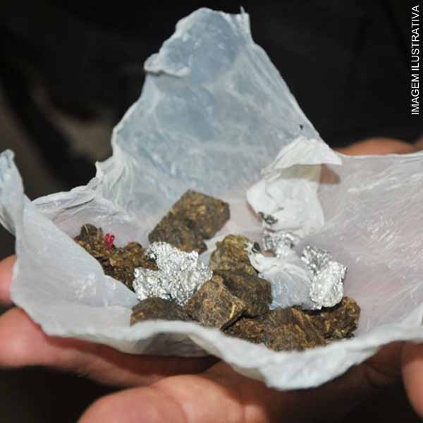 Paraguaçuense de 14 anos é flagrado com drogas e confessa envolvimento com o tráfico