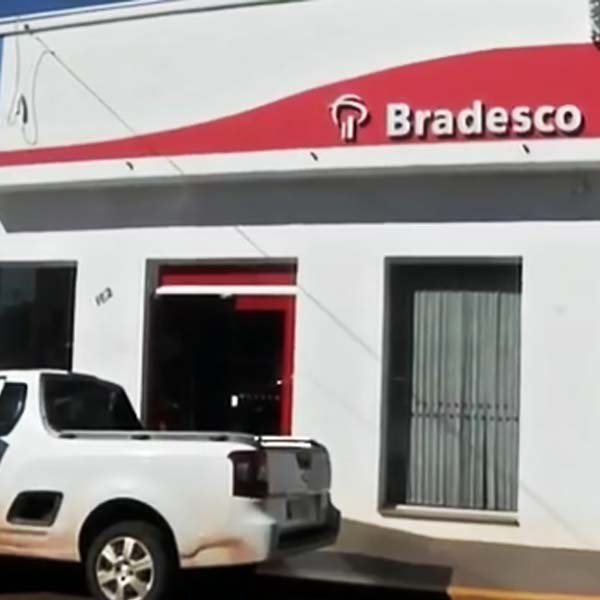 'Achei que fosse brincadeira', conta cliente de banco rendida em assalto em Ibirarema